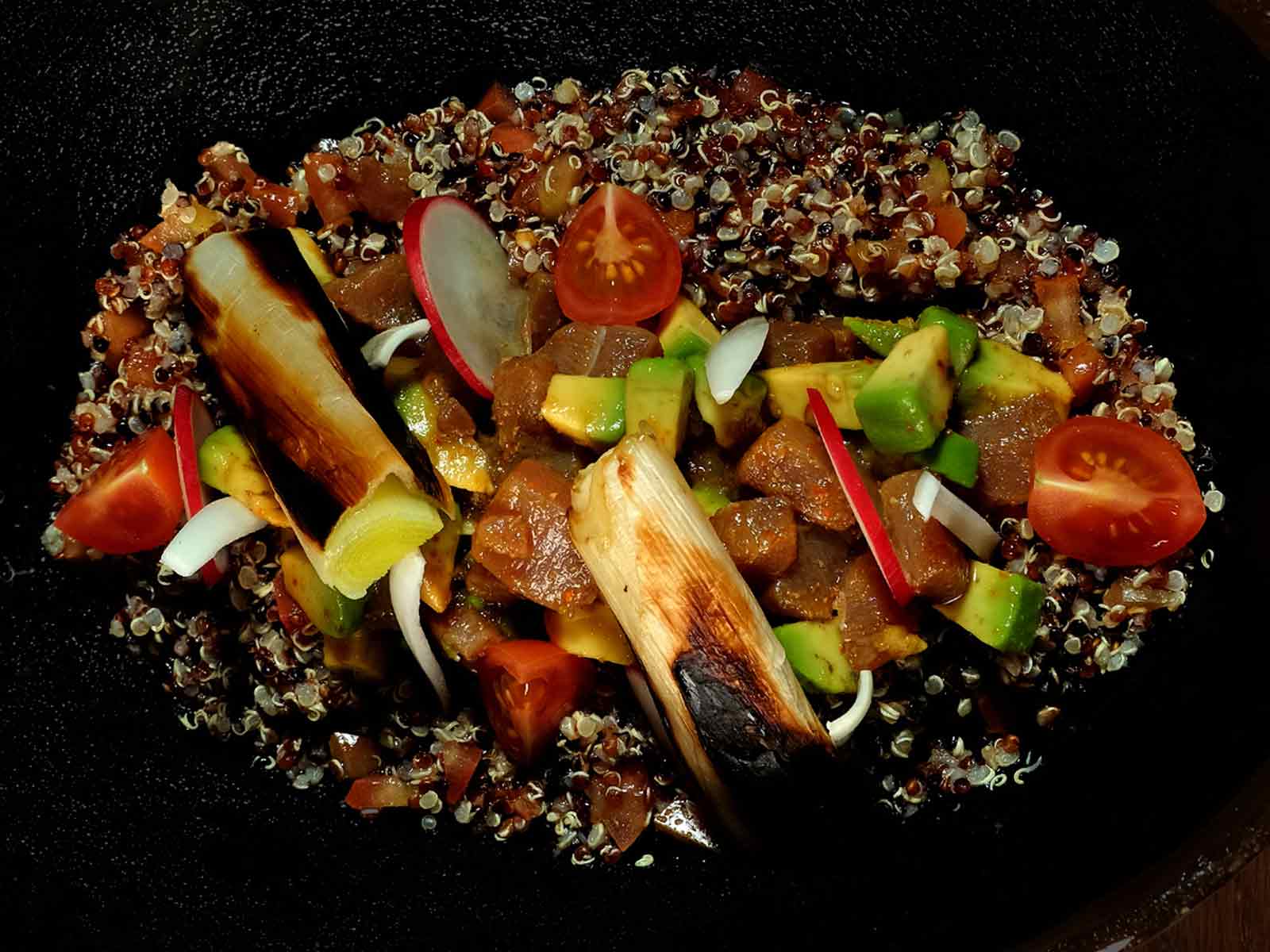 Ensalada de quinoa, aguacate y tartar de atún | Restaurante Argentino La Cabaña